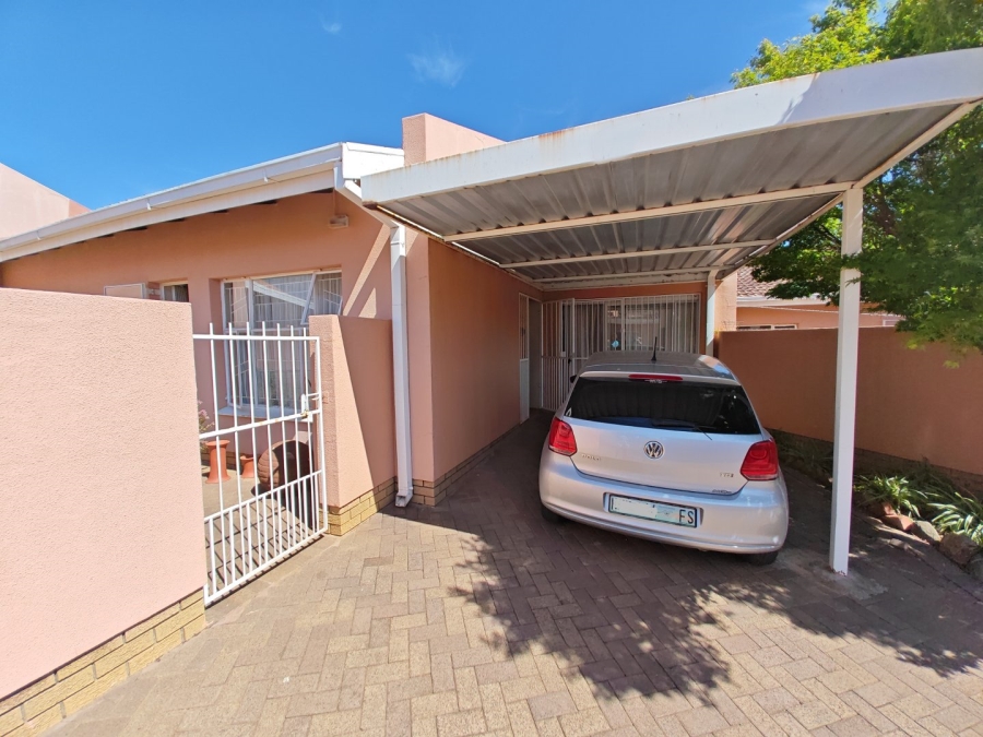 3 Bedroom Property for Sale in Langenhovenpark Free State